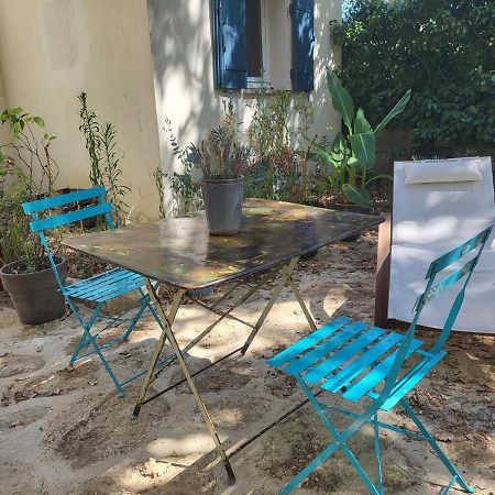 Le cabanon Bed and Breakfast Ménerbes Esterno foto