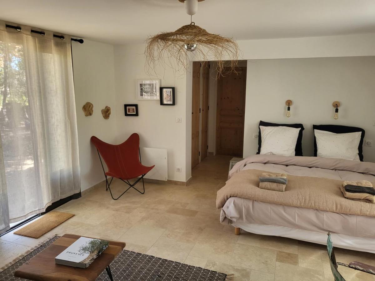 Le cabanon Bed and Breakfast Ménerbes Esterno foto